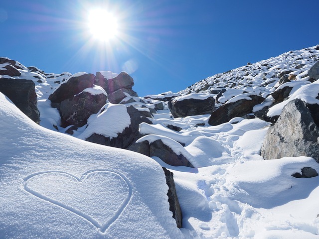 srdce ve sněhu